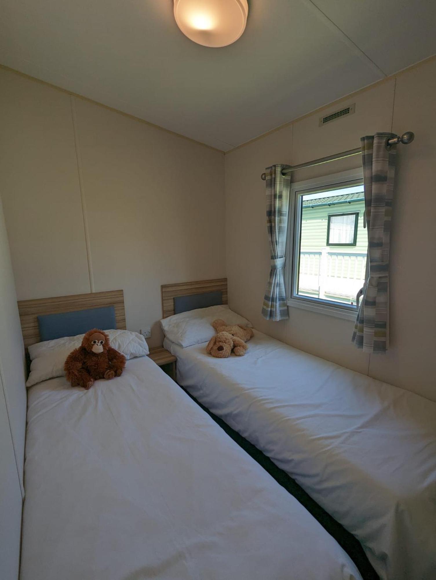 Lovely Bright Modern Caravan Swanage On Peaceful And Tranquil Holiday Park Esterno foto