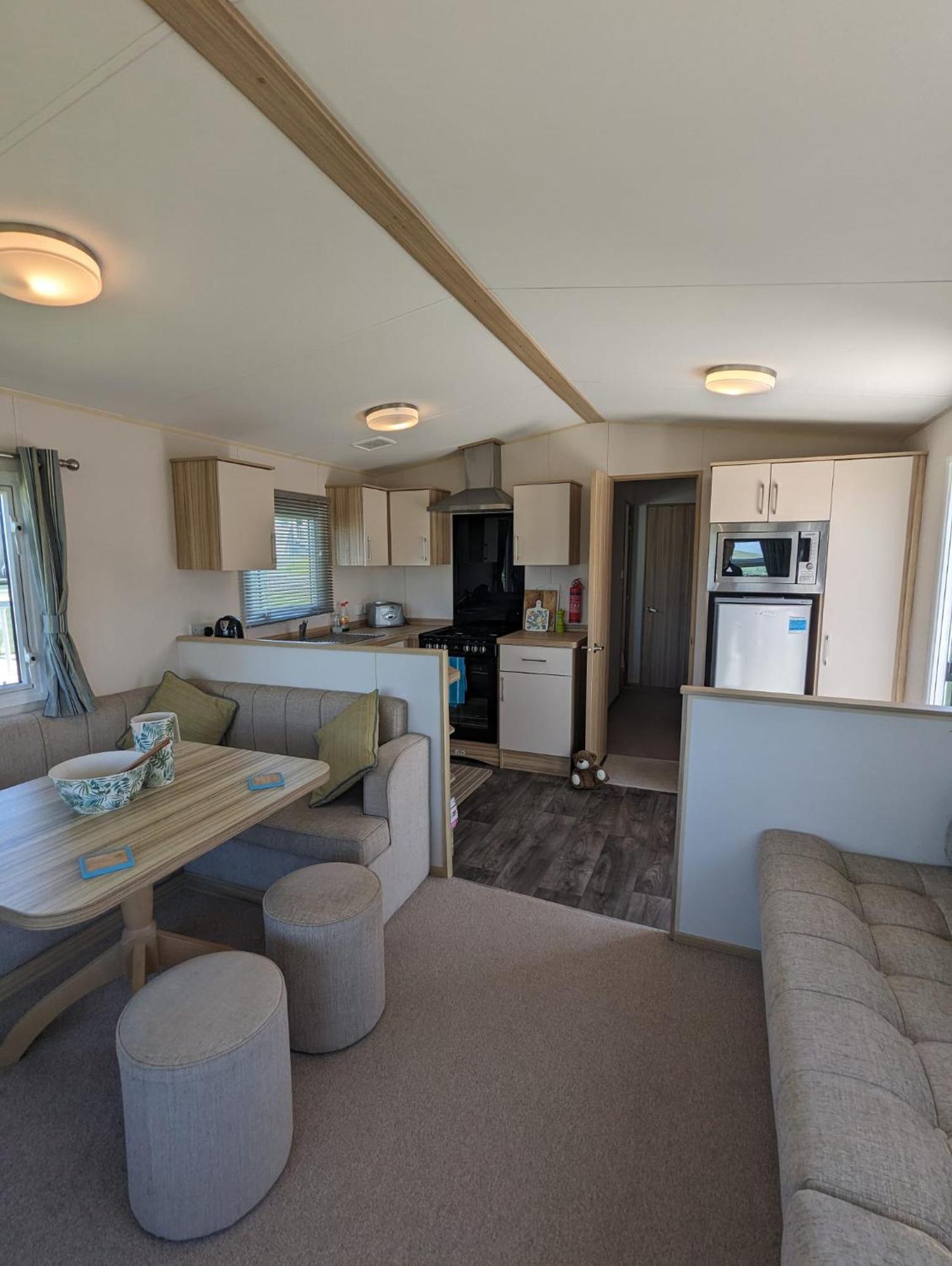 Lovely Bright Modern Caravan Swanage On Peaceful And Tranquil Holiday Park Esterno foto