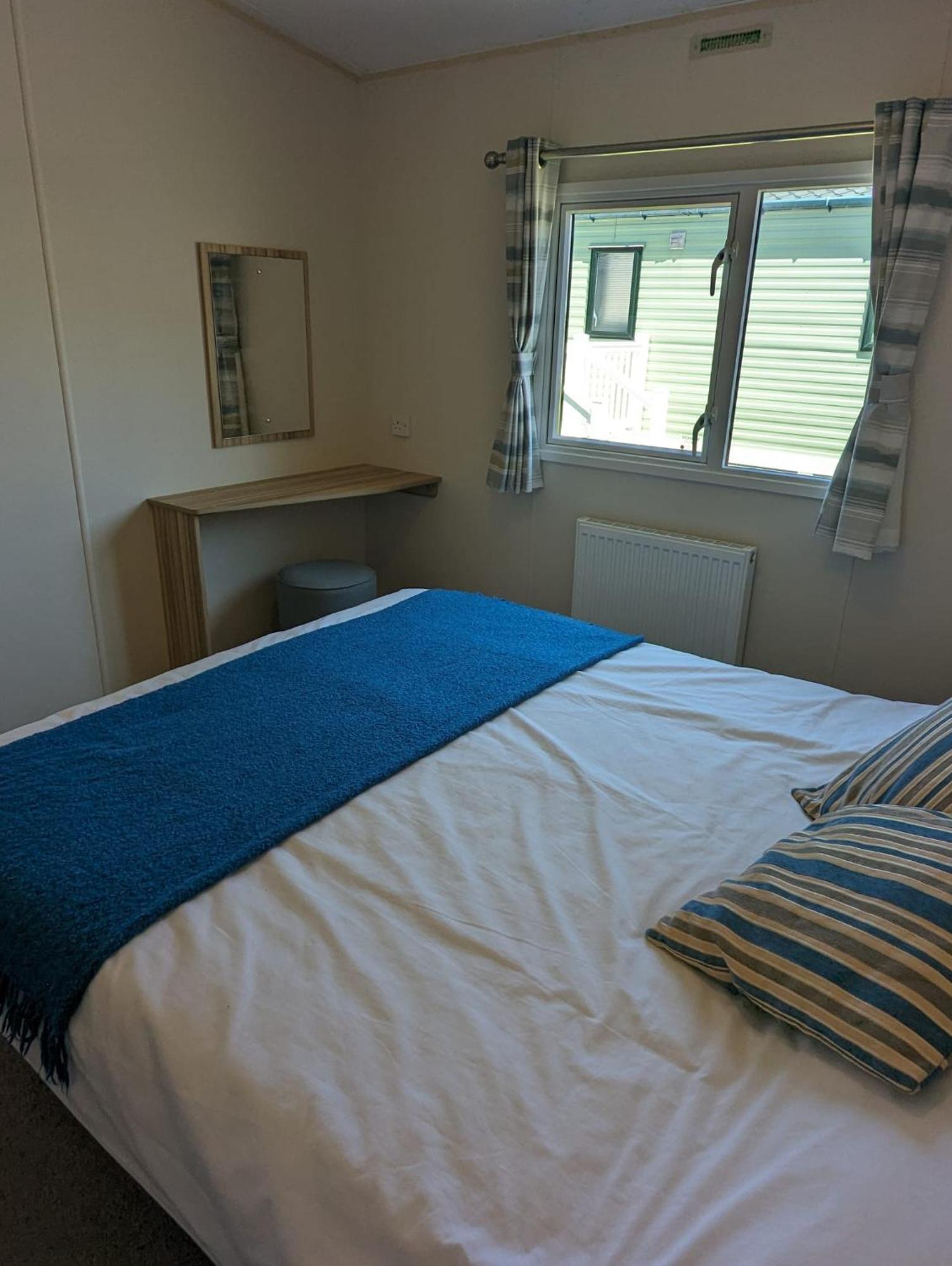 Lovely Bright Modern Caravan Swanage On Peaceful And Tranquil Holiday Park Esterno foto