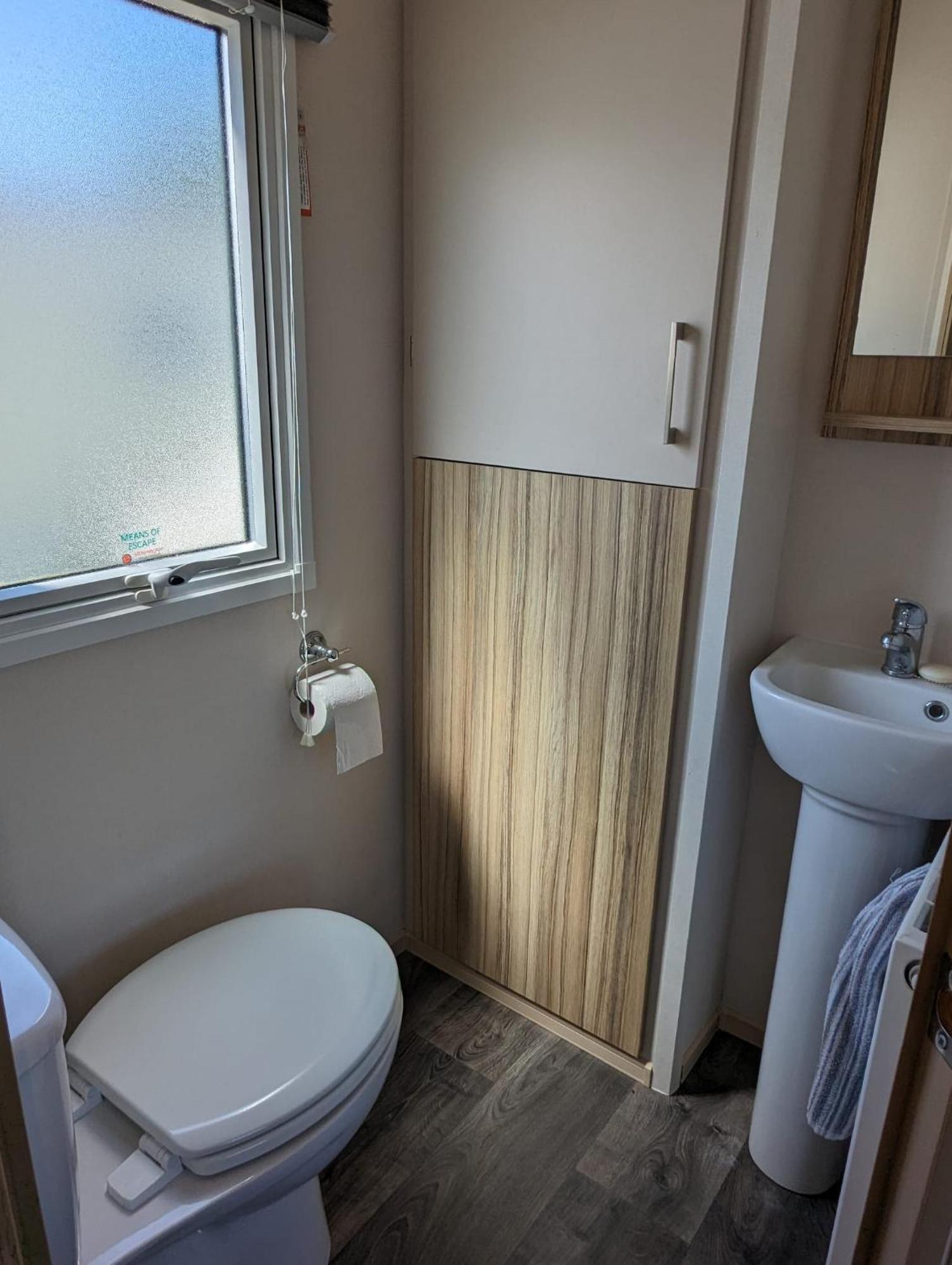 Lovely Bright Modern Caravan Swanage On Peaceful And Tranquil Holiday Park Esterno foto