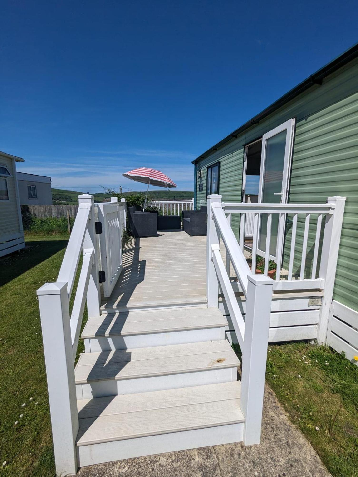 Lovely Bright Modern Caravan Swanage On Peaceful And Tranquil Holiday Park Esterno foto