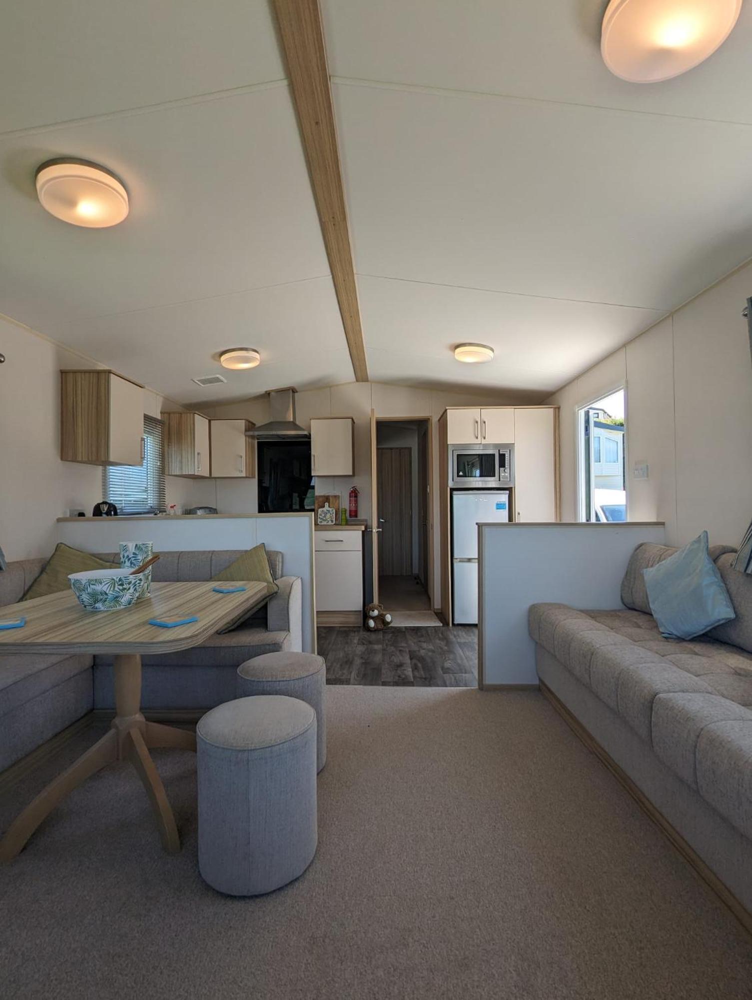 Lovely Bright Modern Caravan Swanage On Peaceful And Tranquil Holiday Park Esterno foto