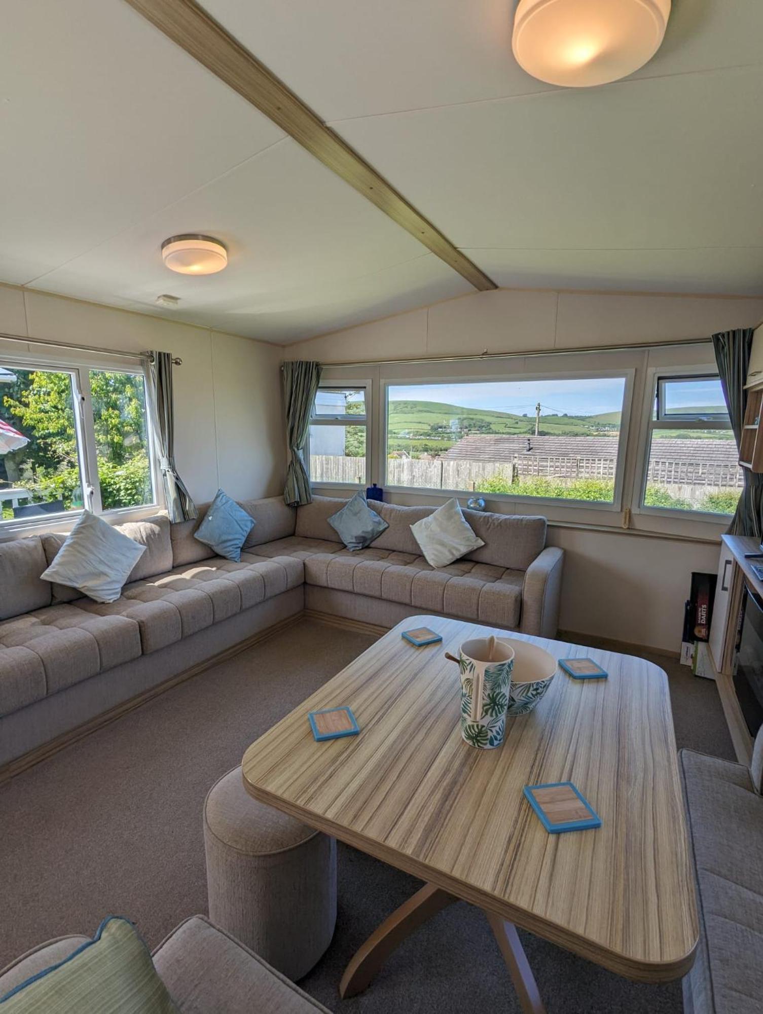 Lovely Bright Modern Caravan Swanage On Peaceful And Tranquil Holiday Park Esterno foto