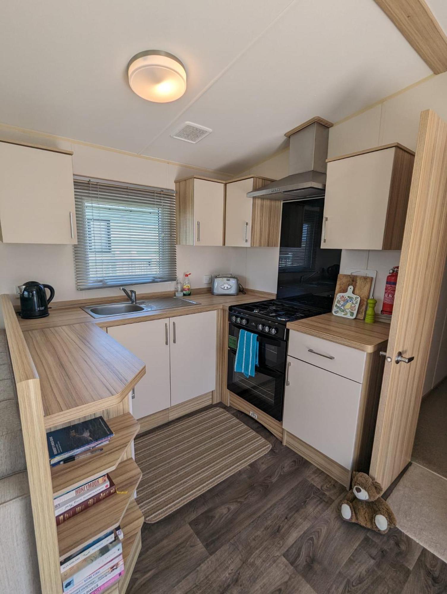Lovely Bright Modern Caravan Swanage On Peaceful And Tranquil Holiday Park Esterno foto